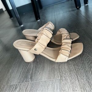 LONDON FOG HEELS SIZE:8.5